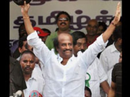 இலங்கை: ரஜினி ரசிகர்கள் அமைதிப் போராட்டம்!