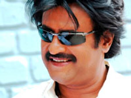 சொத்துக்களை அபகரிக்க சதி: ரஜினி மேனேஜர் போலீசில் புகார்!