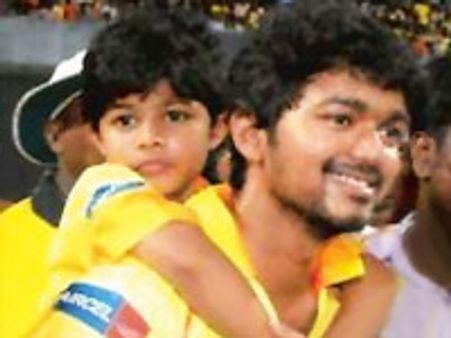 வேட்டைக்காரனில் விஜய்யின் மகன் அறிமுகமாகிறார்!!