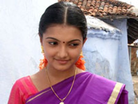 சம்பளத்தை ஏற்றினார் சரண்யா!