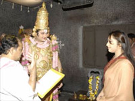 பக்தி மார்க்கத்துக்கு தாவிய மீனா!