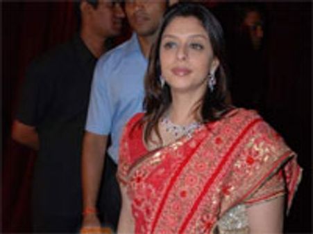 கோவிந்தா போட்டியிட மறுப்பு-நக்மாவுக்கு வாய்ப்பு!