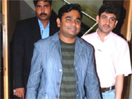 எதுவும் வேணாம்; தனிமைதான் வேண்டும்!-ரஹ்மான்