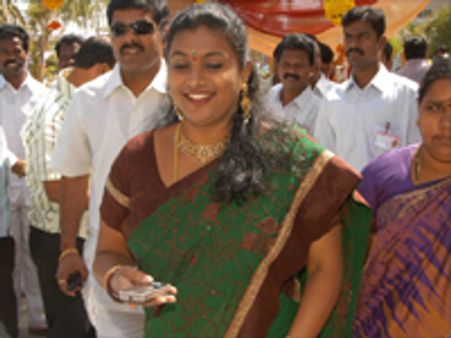 வேட்பு மனு..குலதெய்வ கோயிலில் ரோஜா!