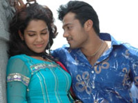 பாலா-பாடகி அம்ரிதா காதல் திருமணம்!