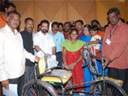 ஏழைகளுக்கு உதவிய கமல்