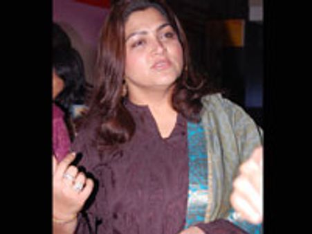 குஷ்பூவுக்கு சாதனைப் பெண்கள் விருது!!