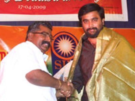 இயக்குநர் சசிகுமாருக்கு துபாயில் பாராட்டு!