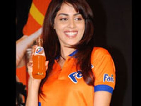 'பேன்டா' அம்பாசடர் ஜெனீலியா!