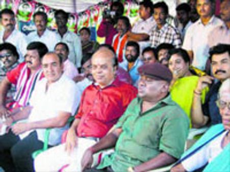 நெல்லையை முற்றுகையிடும் நடிகர், நடிகைகள்