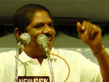 தமிழர்களின் ஓட்டுக்களை கேட்க சோனியாவுக்கு தகுதியே இல்லை - திரையுலகம் தீர்மானம்