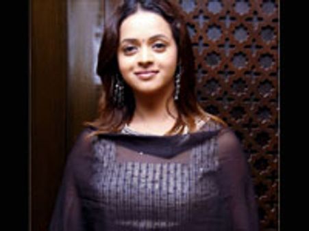 பாவனாவுக்கு விருந்துடன் பாடம்