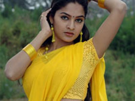 கெளரவத்திற்காக படிக்கும் மதுமிதா!