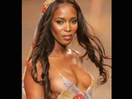 'மதர்' ஆசை.. மாடலிங்கை விடும் நவோமி!