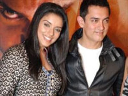 அமீர்கான் எனக்கு வீடு கொடுத்ததாக கூறுவது பொய் - அசின்