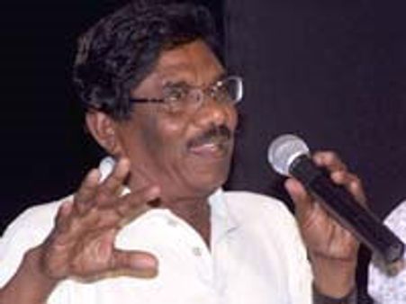 போரை நிறுத்தாமல் சோனியா எப்போது வந்தாலும் எதிர்ப்போம் - பாரதிராஜா