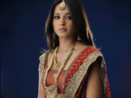 இந்தி அருந்ததி - அனுஷ்காவை நிராகரித்த ஸ்ரீதேவி, போனி கபூர்