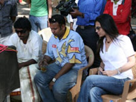 'சௌந்தர்யா'-வார்னர் விலகலா?