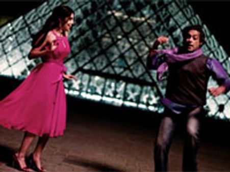 ஆசினுக்கு சல்மானின் புது பரிசு!