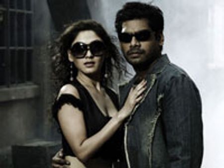 நிதினுடன் மஞ்சரி லிப்லாக்!