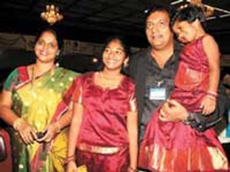 ''இளைஞர்களின் ரோல் மாடல் பிரபாகரன்''!-பிரகாஷ்ராஜ்