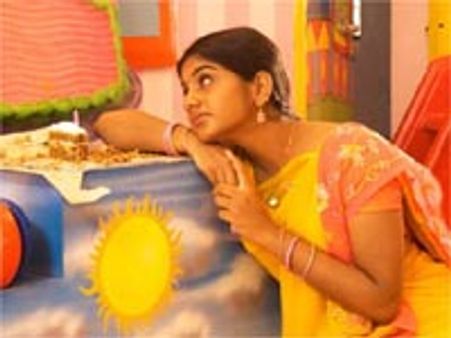 பாடத் துடிக்கும் மீரா