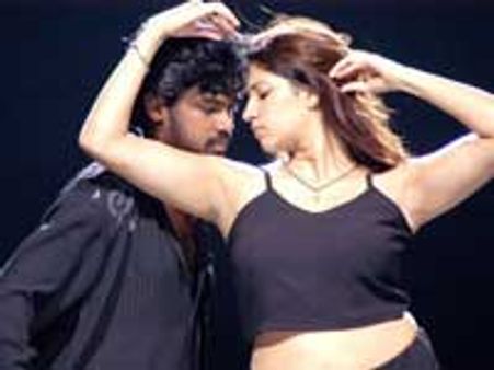 சாய்பாபா சிலைக்கு முத்தம்... காட்சியை வெட்டிய சென்சார்