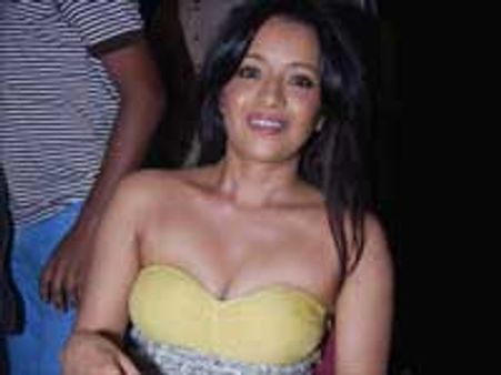 ஆயிரத்தில் ஒருவன் பாடல் வெளியீடு... ரீமாவை மொய்த்த கண்கள்!