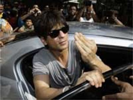 இஸ்லாமுக்கு எதிராக பேசியதாக ஷாருக் கான் மீது வழக்கு!