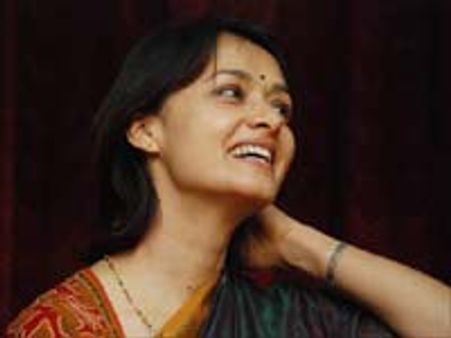 உழுவதற்கு மாடுகளைப் பயன்படுத்த அமலா எதிர்ப்பு