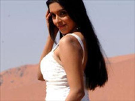 களறி பயிற்சி..அசின் காயம்!