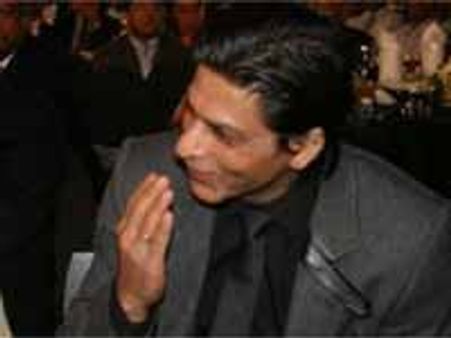 இஸ்லாமுக்கு எதிராக பேசியதாக கூறி ஷாருக் கானுக்கு தடை