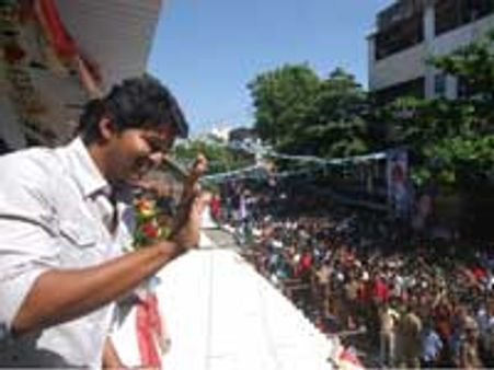 மக்கள் பிரச்சினைக்காக போராடுவேன்-விஜய்!