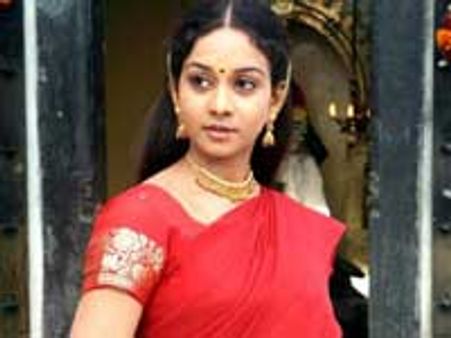 'டாப் கியரில்' கார்த்திகா!