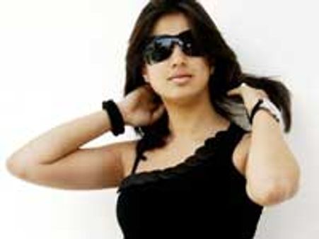 உருக வைக்கும் லஷ்மி ராய்!