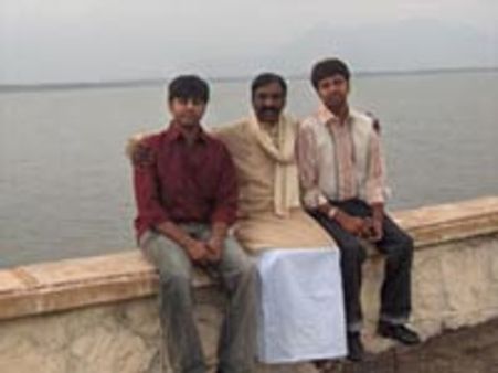 வைரமுத்து மகனுக்கு ஆற்றிய உதவி!