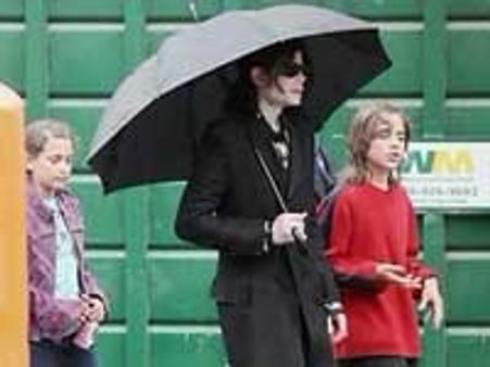 ஜாக்சன் குழந்தைகளுக்கு டாக்டர்தான் அப்பா?