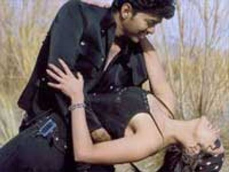 விஜய், பேரரசுக்கு நீதிபதி கிடுக்கிப் பிடி!