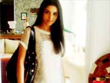 ஆசினை அரட்டிய அனாமதேயப் பேர்வழி!