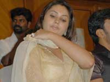 'ரஜினியோட நடிக்கணும்...' - நமீதாவின் கனவு!