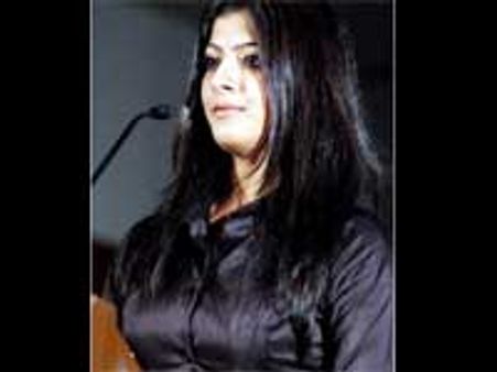 சிம்புவின் 'போடா போடி'-வரலட்சுமி விலகல்