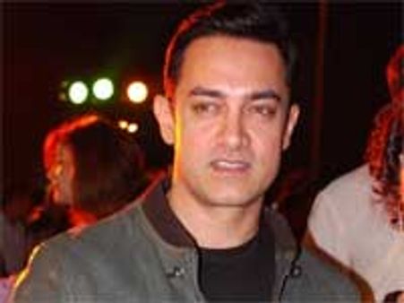 ஹில்லாரி கிளிண்டன் நிகழ்ச்சியில் பங்கேற்கும் அமீர்கான்