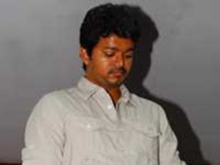 வக்கீல்களை கிண்லடித்த சிவகாசி படம்- மன்னிப்பு கேட்கிறார் விஜய்