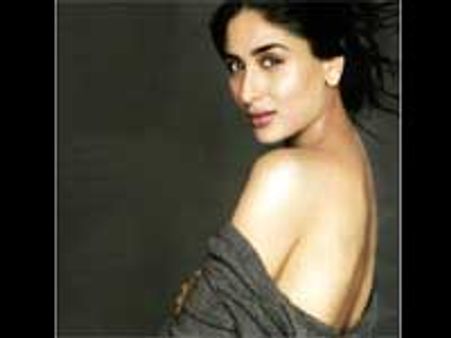 முதுகு தெரிய நடித்த காட்சியை கட் செய்த கரீனா கபூர்