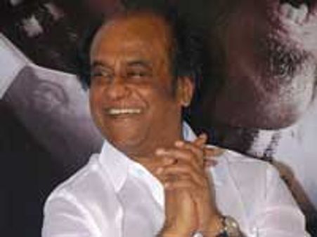 பொது மக்களுடன் அமர்ந்து ஹாரி பாட்டரை ரசித்த ரஜினி!