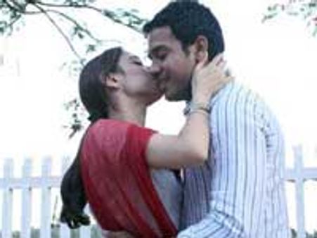 பரத் பிறந்தநாள்: கேக் ஊட்டிய தமன்னா!