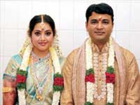 ஐரோப்பிய நாடுகளில் தேனிலவை கொண்டாடும் மீனா