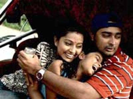 அச்சமுண்டு அச்சமுண்டு-விமர்சனம்