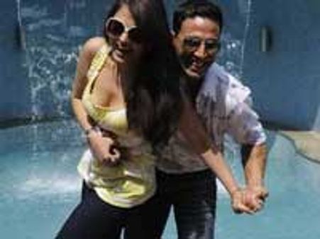 பொய் செய்தி.... ஐஸ் கடும் சூடு!