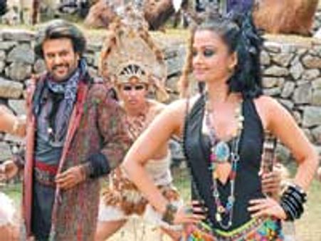 எந்திரன் பப்ளிசிட்டி... அடக்கி வாசிப்பது ஏன்?